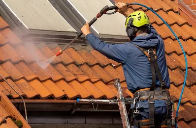 Démoussage et hydrofuge de toiture à Anglars-Nozac